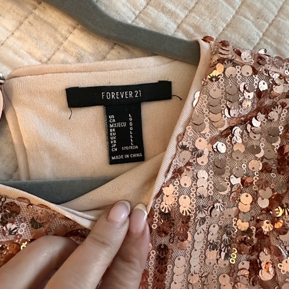 Rose gold Sequin top. Brand new size large - Picture 6 of 7